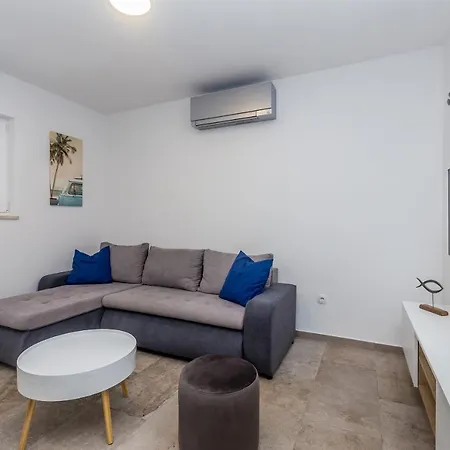 Apartments Luca & Sally Krk Town