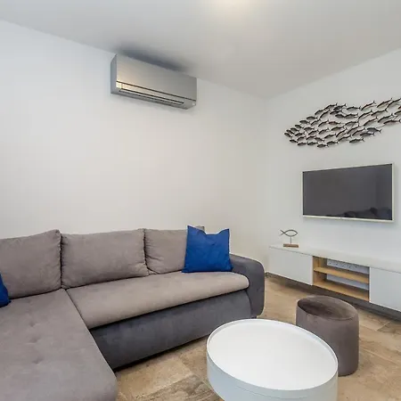 Apartments Luca & Sally * Krk Town